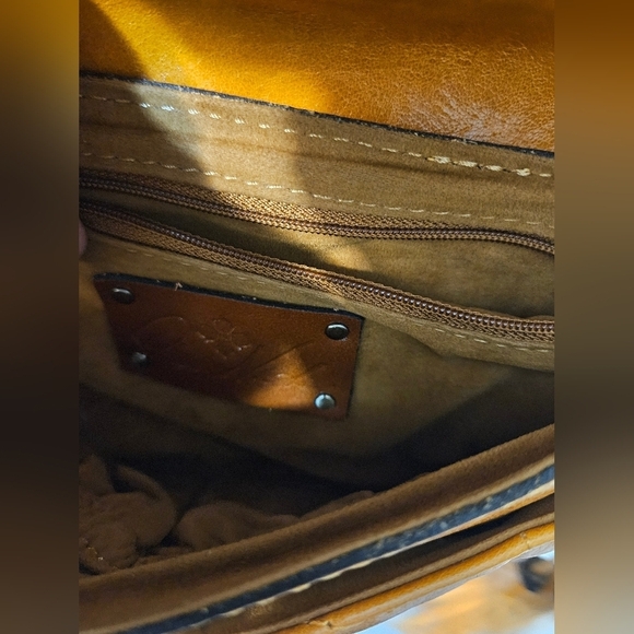 Patricia NashWomen's Leather Corfu Crossbody - Picture 4 of 8